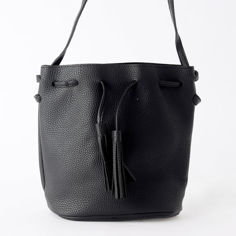 Faux leather shoulder bag with drawstring closure 