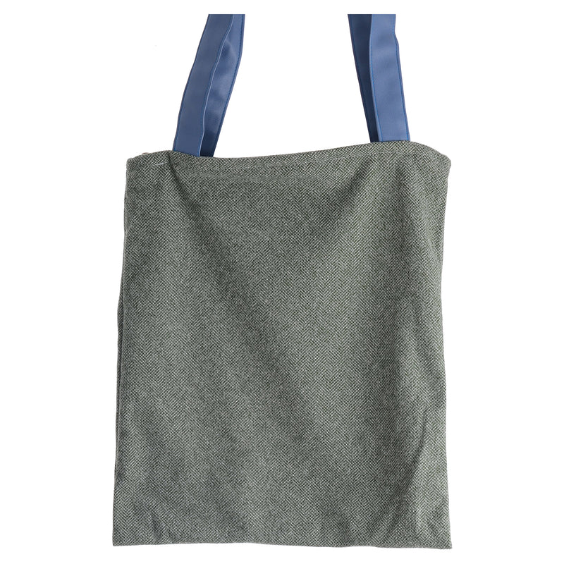 Canvas tote bag with zipper and leather pocket
