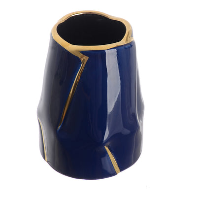 Ceramic vase with small golden lines