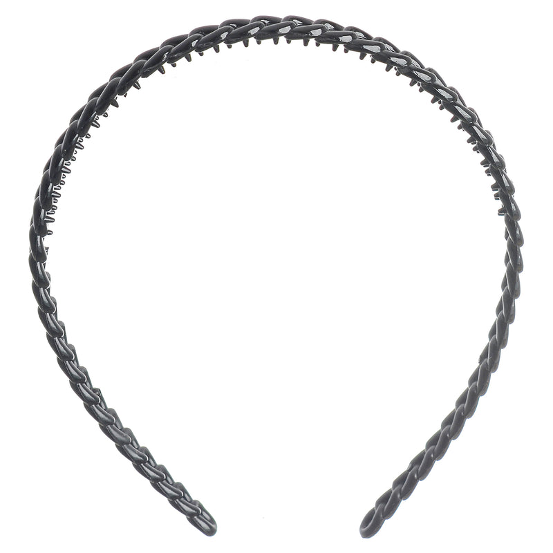 A collar necklace in the form of connected rings for women