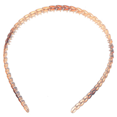 A collar necklace in the form of connected rings for women