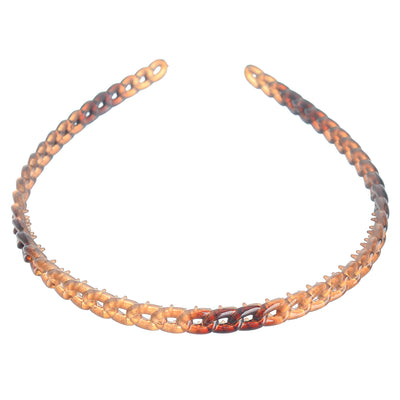 A collar necklace in the form of connected rings for women