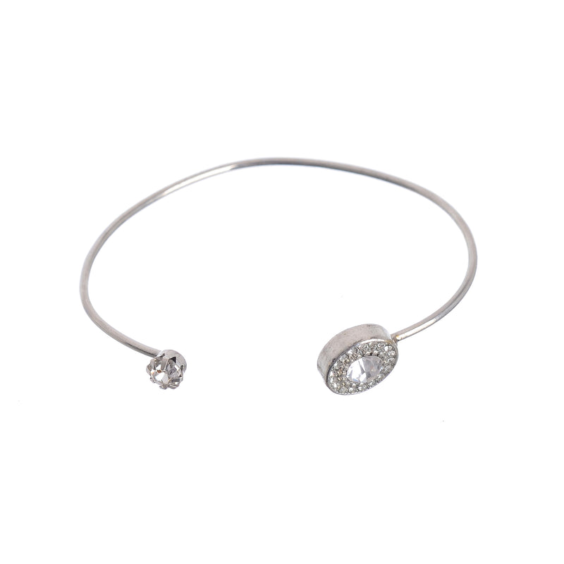 A distinctive shape hand bracelet decorated with open zircon lobes, silver color