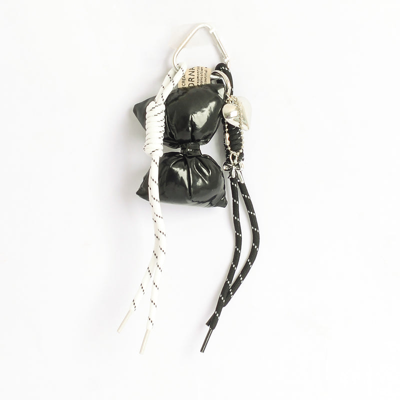 ميدالية فيونكة تعليقة كميدالية زينة للشنط