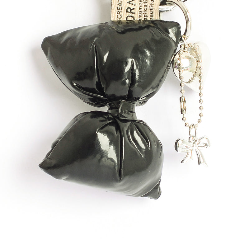 ميدالية فيونكة تعليقة كميدالية زينة للشنط