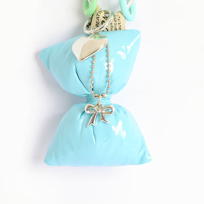 ميدالية فيونكة تعليقة كميدالية زينة للشنط