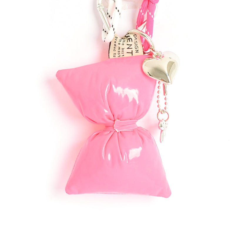 ميدالية فيونكة تعليقة كميدالية زينة للشنط