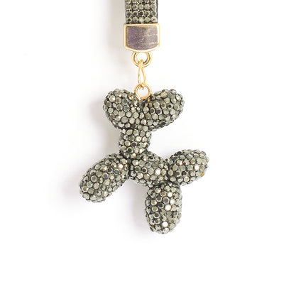 ميدالية و سلسلة مفاتيح ودلايه شنطة يد بتصميم كلب بأحجار الراين