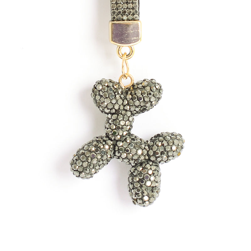 ميدالية و سلسلة مفاتيح ودلايه شنطة يد بتصميم كلب بأحجار الراين