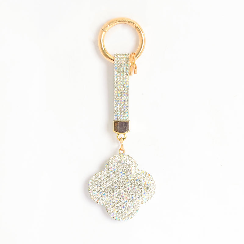 ميدالية و سلسلة مفاتيح ودلايه شنطة يد على شكل زهرة رباعية بأحجار الراين