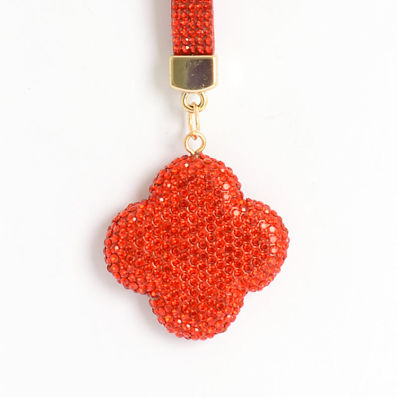 ميدالية و سلسلة مفاتيح ودلايه شنطة يد على شكل زهرة رباعية بأحجار الراين