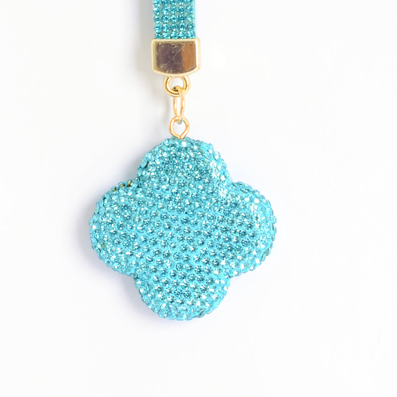 ميدالية و سلسلة مفاتيح ودلايه شنطة يد على شكل زهرة رباعية بأحجار الراين