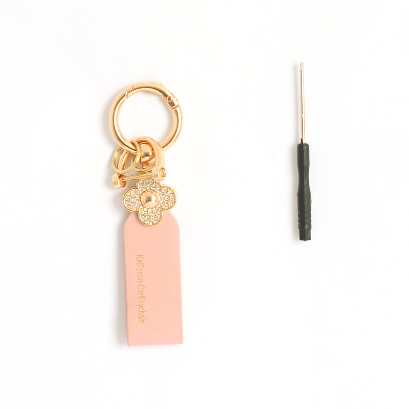 ميدالية و سلسلة مفاتيح ودلايه شنطة يد على شكل زهرة مرصعة بفصوص الزركون