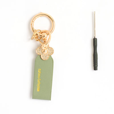 ميدالية و سلسلة مفاتيح ودلايه شنطة يد على شكل زهرة مرصعة بفصوص الزركون