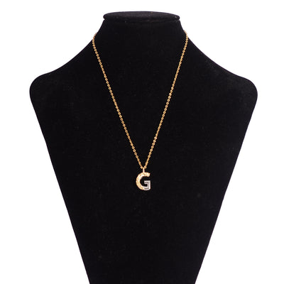 سلسلة رفيعة بدلاية أشكال حروف ملونة باللون الذهبي