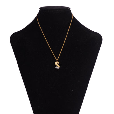 سلسلة رفيعة بدلاية أشكال حروف ملونة باللون الذهبي