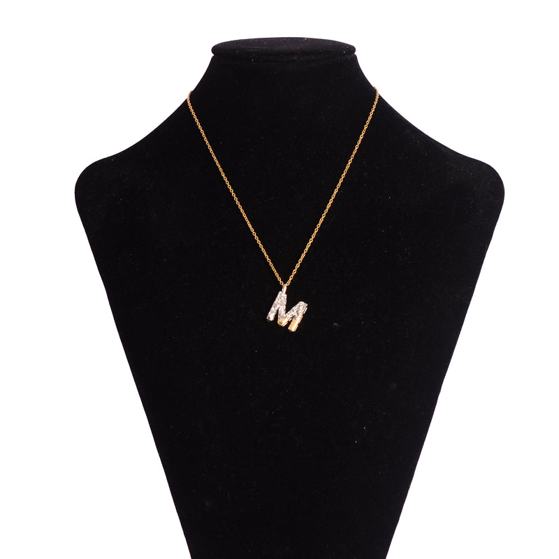 سلسلة رفيعة بدلاية أشكال حروف ملونة باللون الذهبي