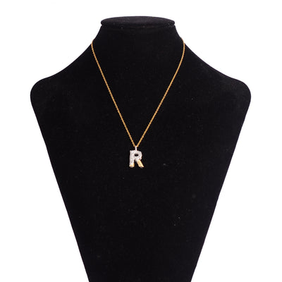 سلسلة رفيعة بدلاية أشكال حروف ملونة باللون الذهبي