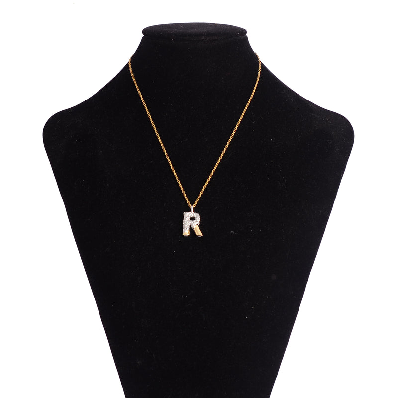 سلسلة رفيعة بدلاية أشكال حروف ملونة باللون الذهبي