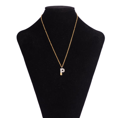 سلسلة رفيعة بدلاية أشكال حروف ملونة باللون الذهبي