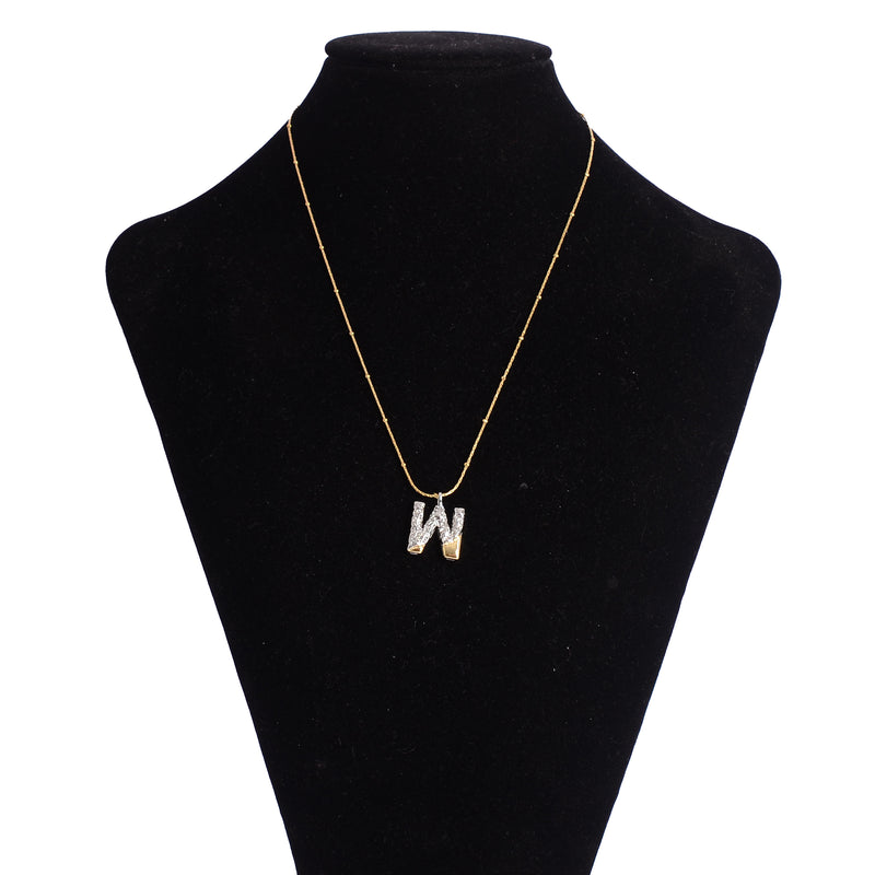 سلسلة رفيعة بدلاية أشكال حروف ملونة باللون الذهبي