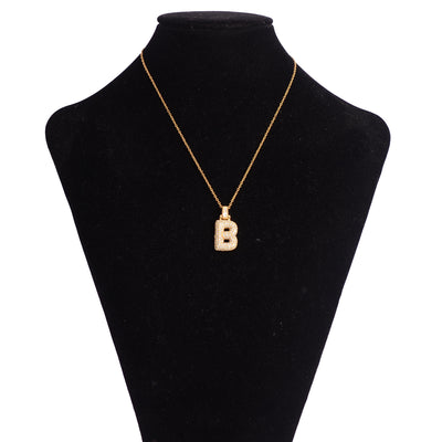 سلسلة رفيعة بدلاية أشكال حروف مرصع بفصوص الزركون ملونة باللون الذهبي