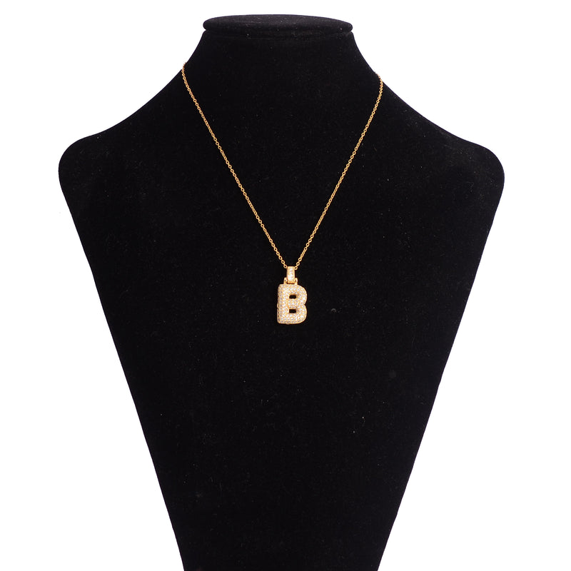 سلسلة رفيعة بدلاية أشكال حروف مرصع بفصوص الزركون ملونة باللون الذهبي