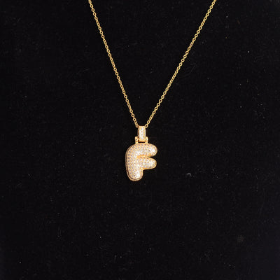 سلسلة رفيعة بدلاية أشكال حروف مرصع بفصوص الزركون ملونة باللون الذهبي