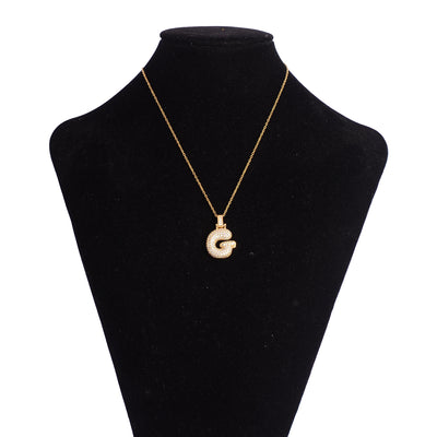 سلسلة رفيعة بدلاية أشكال حروف مرصع بفصوص الزركون ملونة باللون الذهبي