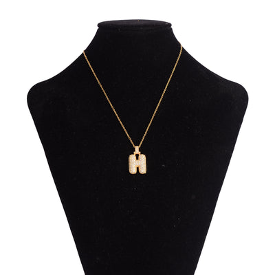 سلسلة رفيعة بدلاية أشكال حروف مرصع بفصوص الزركون ملونة باللون الذهبي