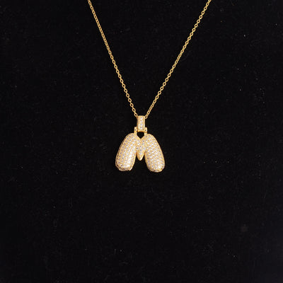 سلسلة رفيعة بدلاية أشكال حروف مرصع بفصوص الزركون ملونة باللون الذهبي