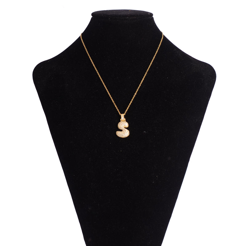 سلسلة رفيعة بدلاية أشكال حروف مرصع بفصوص الزركون ملونة باللون الذهبي