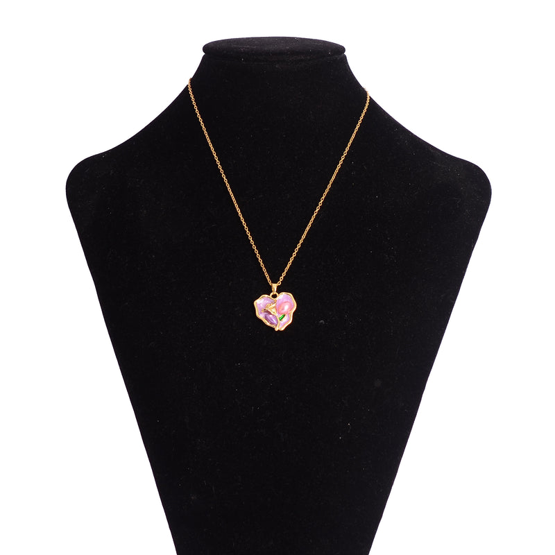 سلسلة رفيعة بدلاية شكل قلب بداخله وردة بارزة