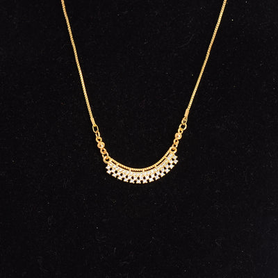 سلسلة عصرية مرصعة بفصوص الزركون لون ذهبي