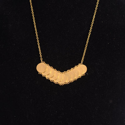 سلسلة عصرية بدوائر شكل عملة معدنية لون ذهبي