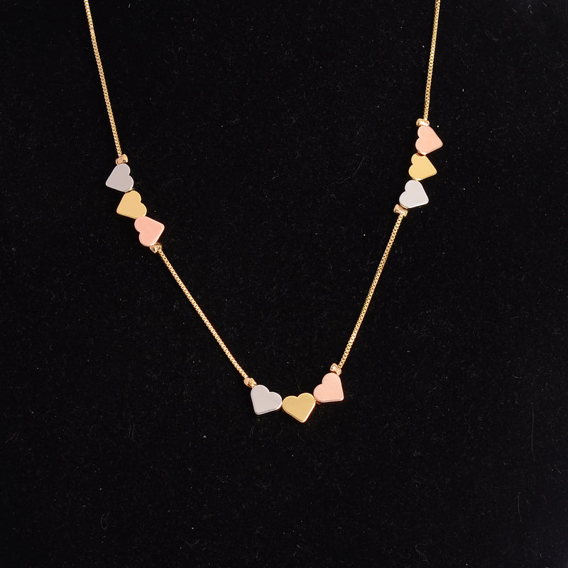 سلسلة عصرية مرصعة بقلوب ملونة لون ذهبي