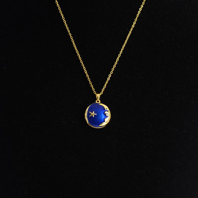 سلسلة رفيعة بدلاية مستديرة علي شكل نجمة قمرية لون ذهبي