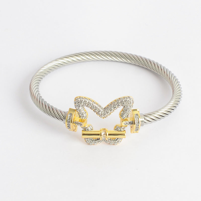 سوار بتصميم فراشة مرصعة بفصوص الزركون بلون الذهبي والفضي