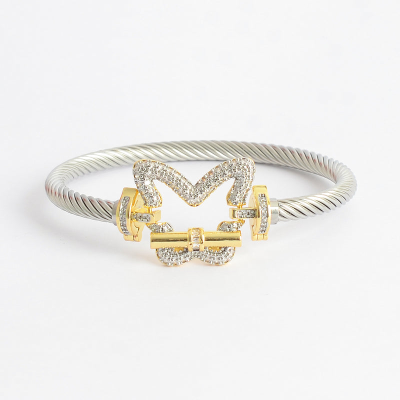 سوار بتصميم فراشة مرصعة بفصوص الزركون بلون الذهبي والفضي