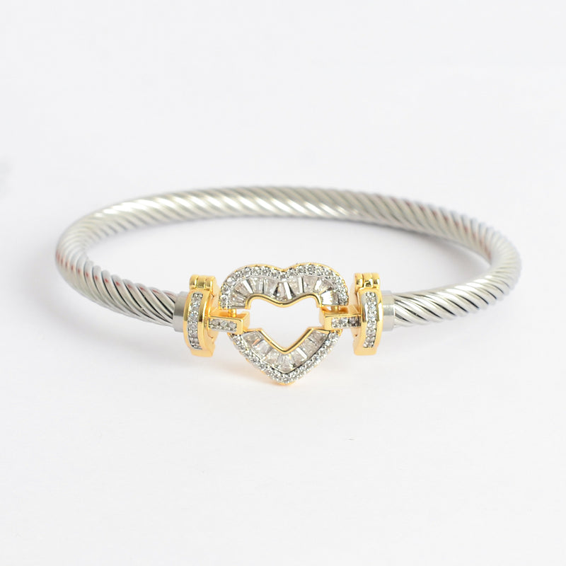 سوار بتصميم قلب مرصع بفصوص الزركون بلوني الذهبي والفضي