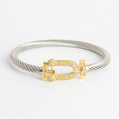 سوار بتصميم حرف Uمرصع بفصوص الزركون بلون الذهبي والفضي