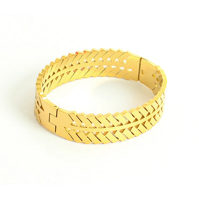 سوار يد عريض شكل  مميز و عصري لون ذهبي