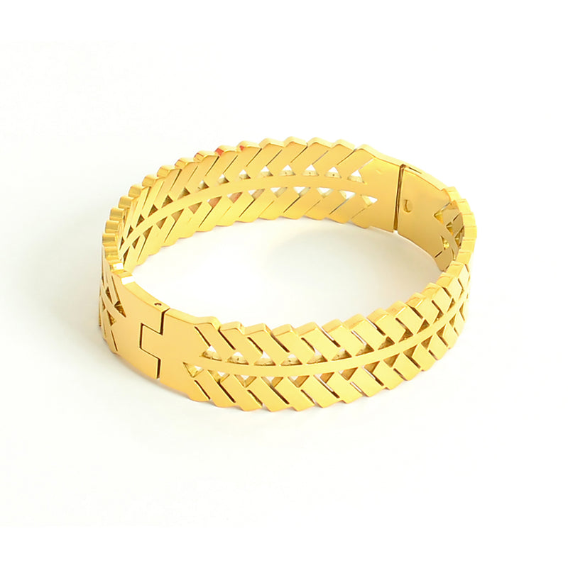 سوار يد عريض شكل  مميز و عصري لون ذهبي