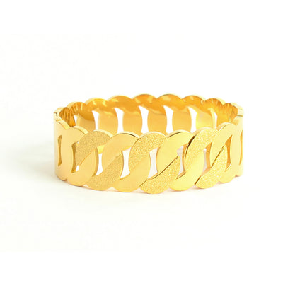 سوار يد عريض بتصميم حلقات بيضاوية متداخلة لون ذهبي