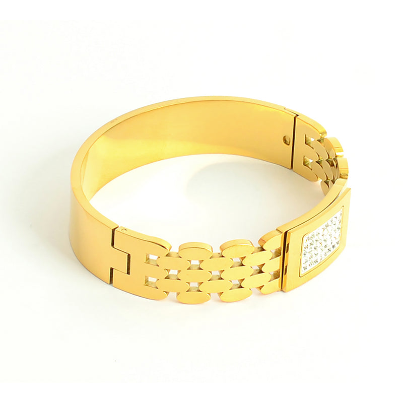 سوار يد عريض بتصميم مميز ببعض فصوص الزركون لون ذهبي
