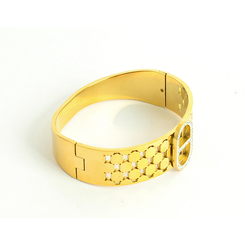 سوار يد عريض بتصميم خلية نحل مع حرفيCD لون ذهبي