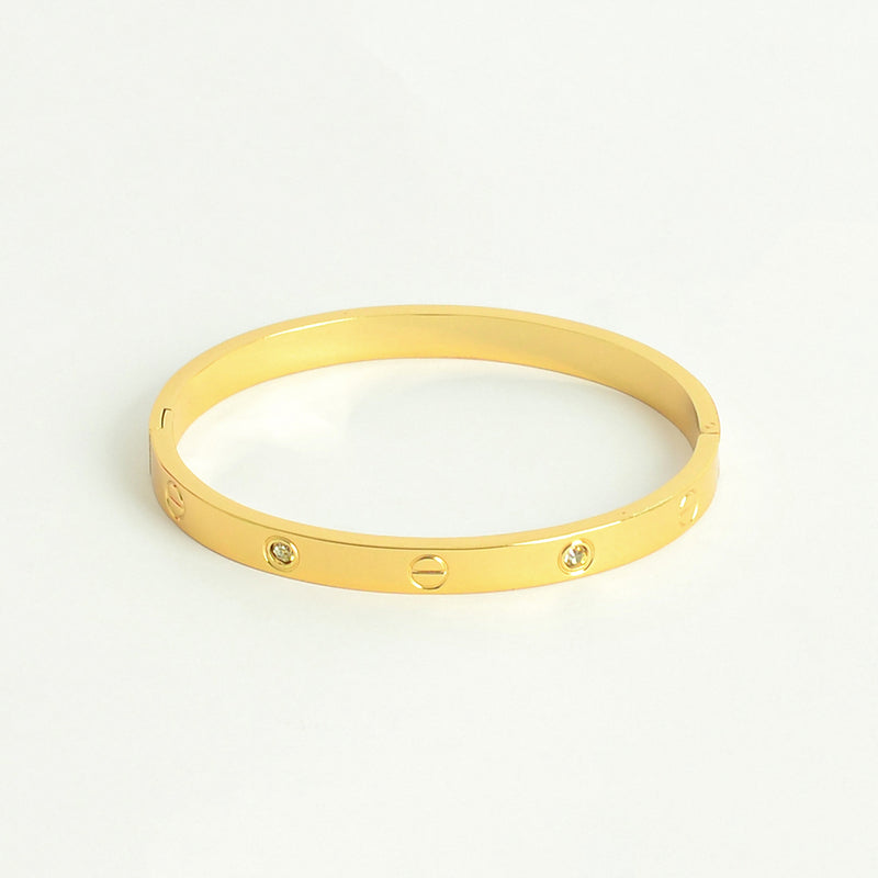 سوار الحب من الستانلس ستيل للنساء مطلي باللون الذهبي