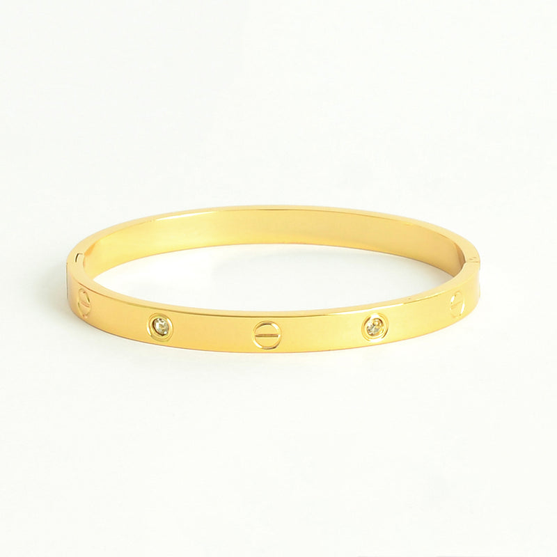 سوار الحب من الستانلس ستيل للنساء مطلي باللون الذهبي