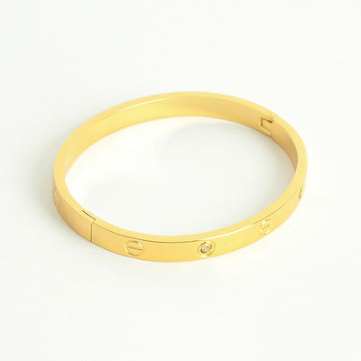 سوار الحب من الستانلس ستيل للنساء مطلي باللون الذهبي