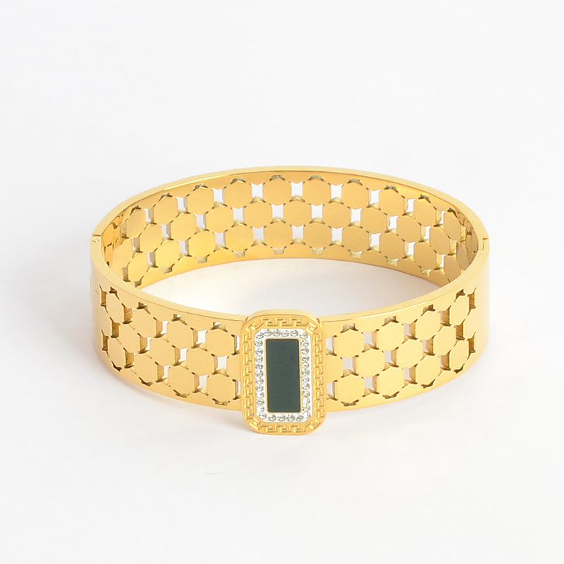 سوار يد عريض بتصميم خلية نحل بقطعة مستطلية بفصوص لون ذهبي